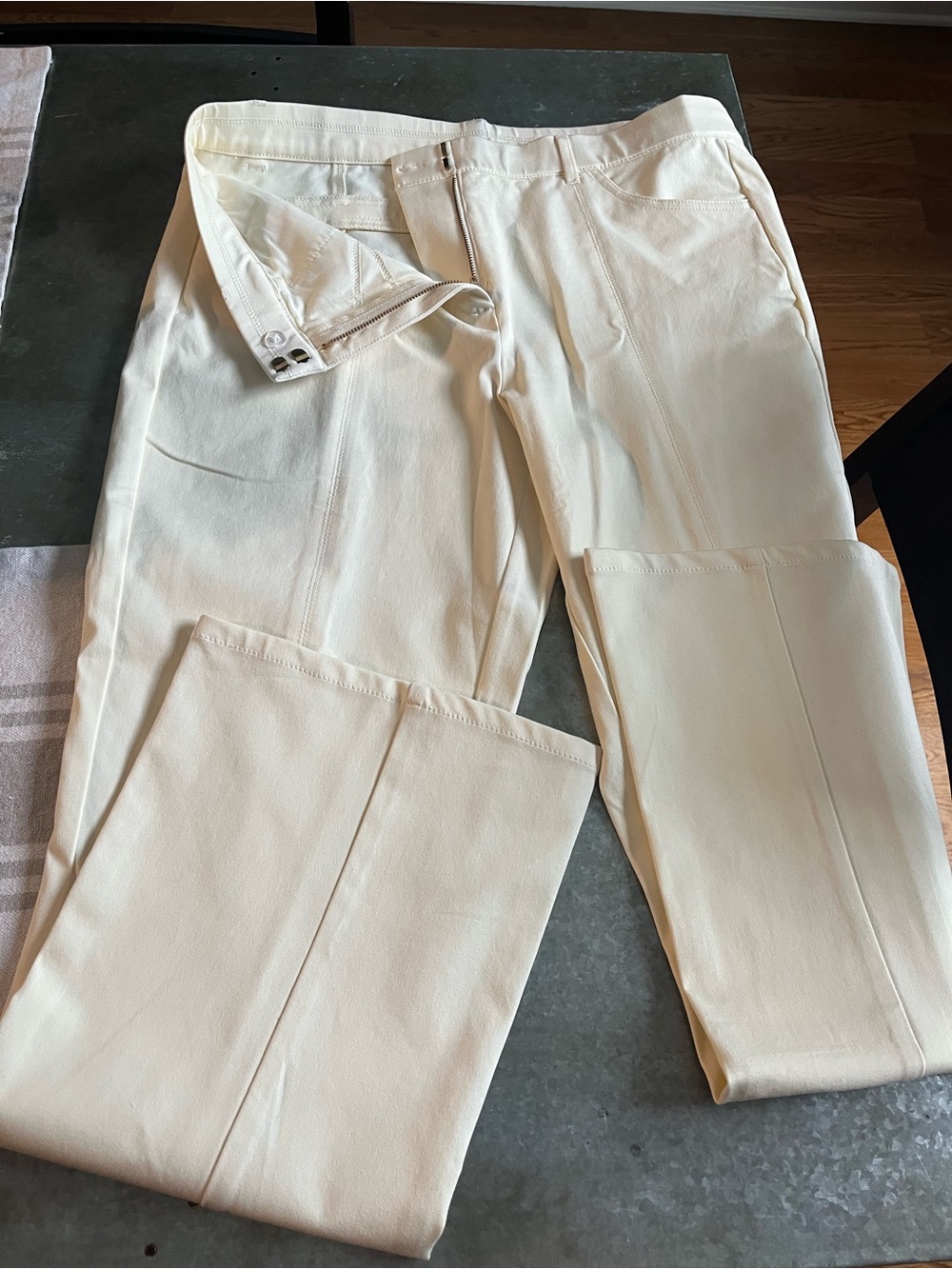 Isaac Mizrahi Soft Cream Flare leg